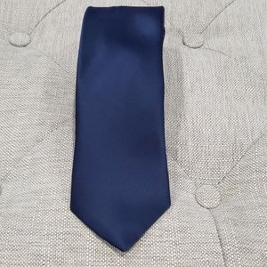 Men's slim silk tie.